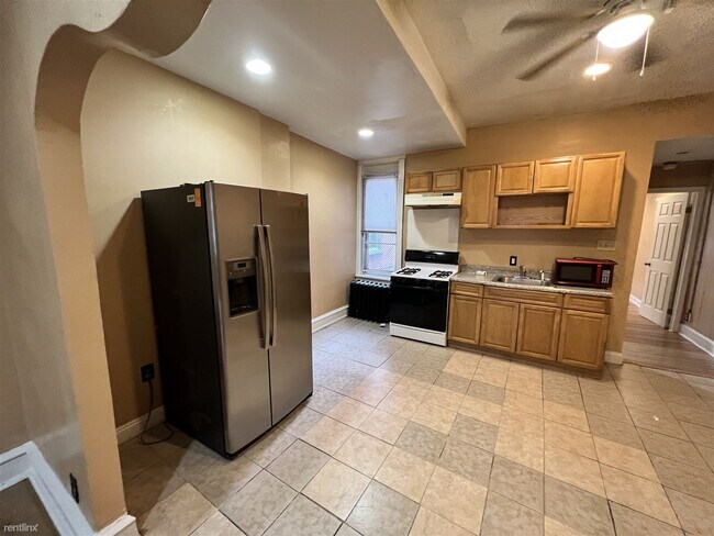 Foto del edificio - 1 br, 1 bath Triplex - 1333 North 60th Str...
