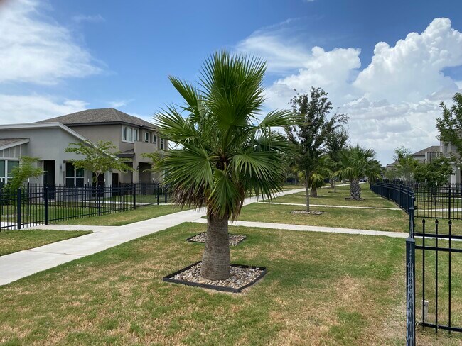 Common Area; Walking Paths - 10209 N 13th St