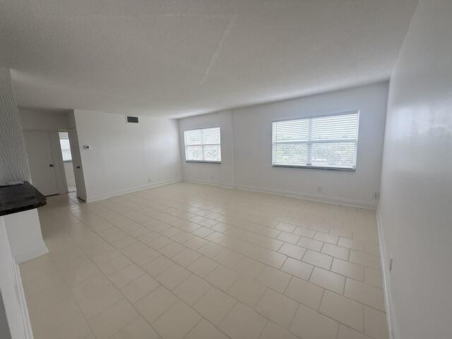 Foto del edificio - 2555 NE 11th St