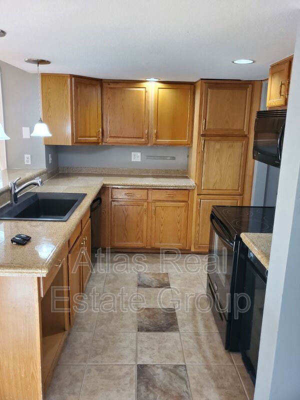 Foto del edificio - 12083 Glencoe St