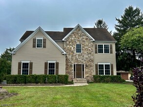 Building Photo - 5 Ridge Rd