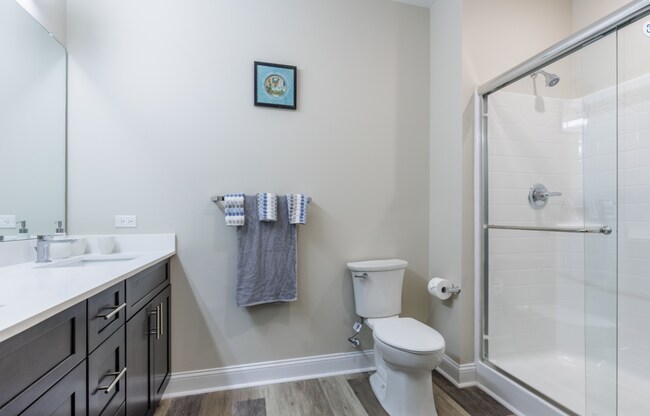 Foto del edificio - Luxury 1- & 2-Bedroom Apartments in Paramu...