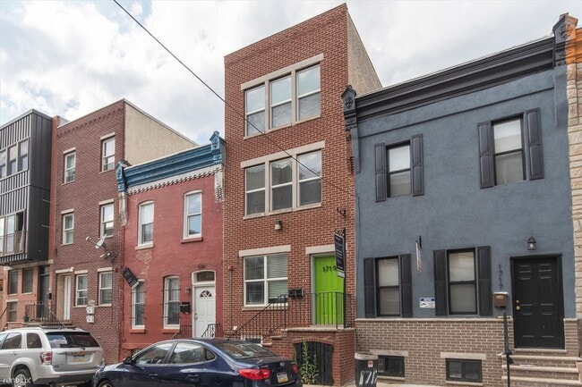 Building Photo - 3 br, 1 bath Duplex - 1719 Fontain St Unit B