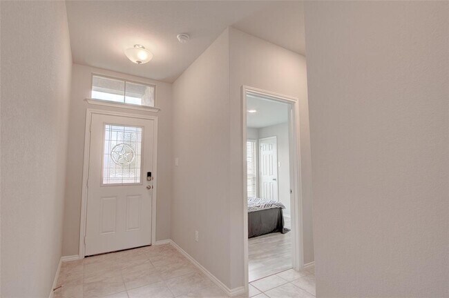 Building Photo - 1317 Cesarina St