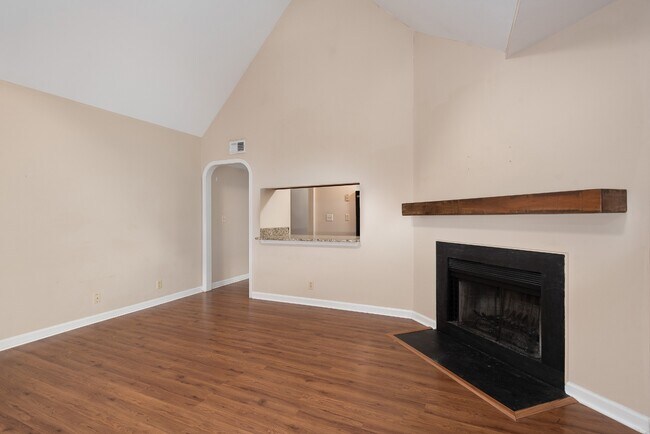 Building Photo - 3204 W End Cir
