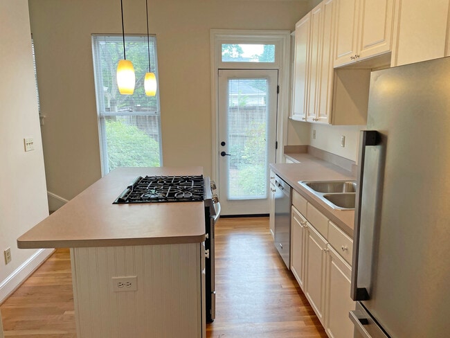 Building Photo - 108 Warren St