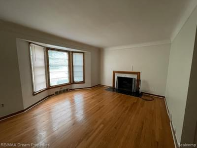 Building Photo - 2025 Vernier Rd