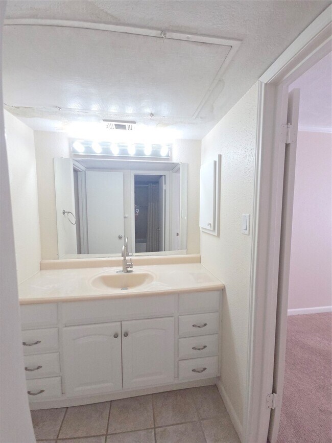 Foto del edificio - 2350 Bering Dr