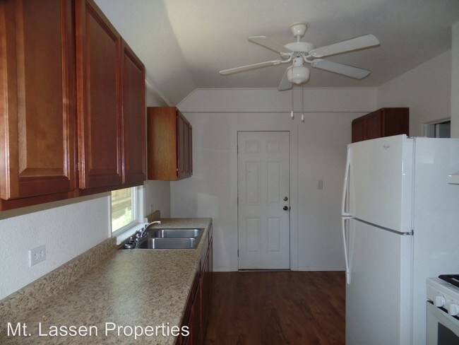 Building Photo - 3 br, 1 bath House - 260 N. Roop Street