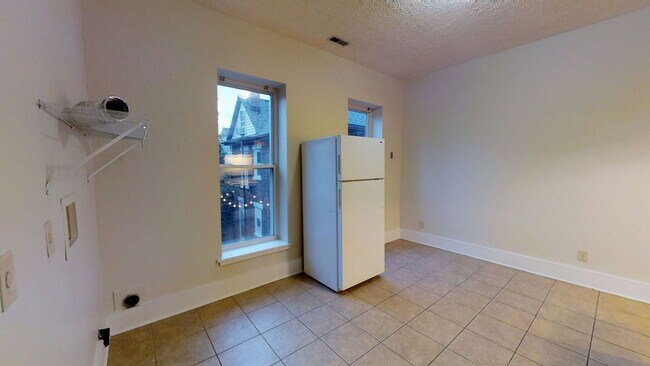 Foto del edificio - 45 1/2 Euclid Ave