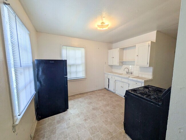 Foto del edificio - 690-690 1/2 W Irby St