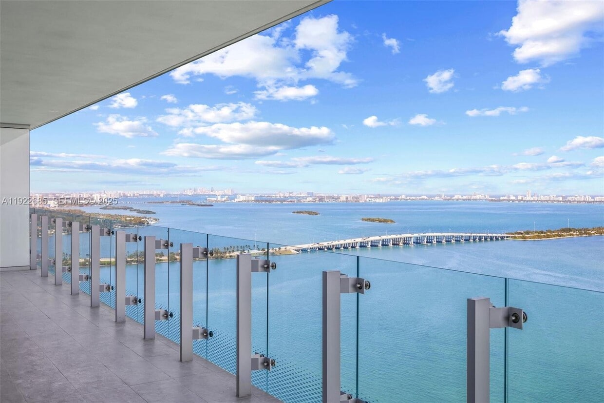 Foto principal - 700 NE 26th Terrace