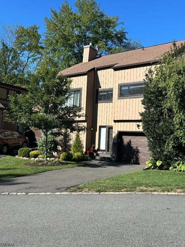 Foto del edificio - 4 Cedar Ln