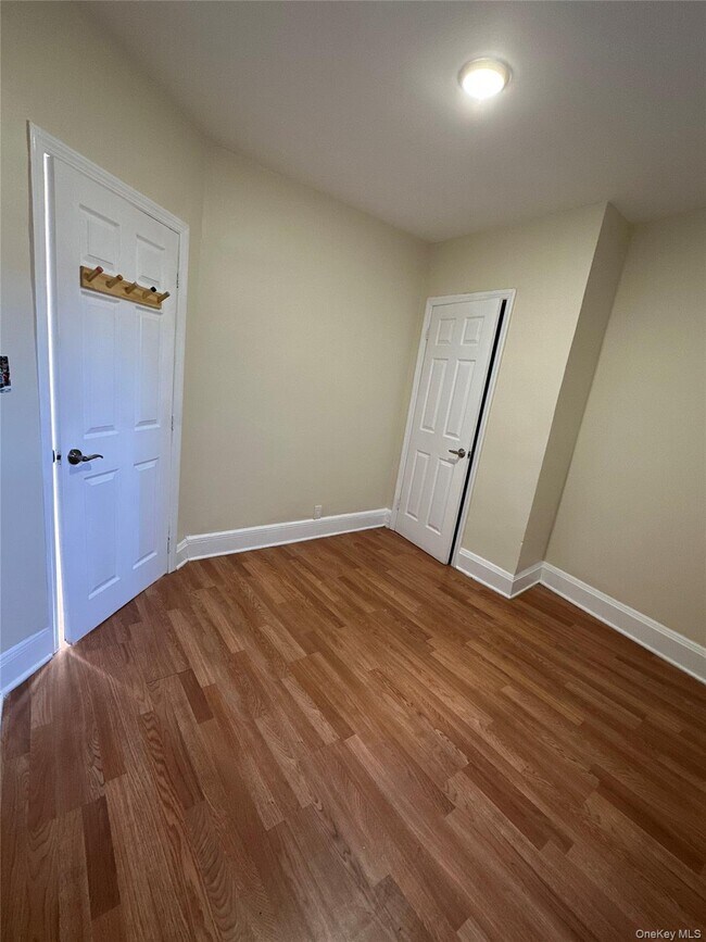 Foto del edificio - 1989 Cruger Ave