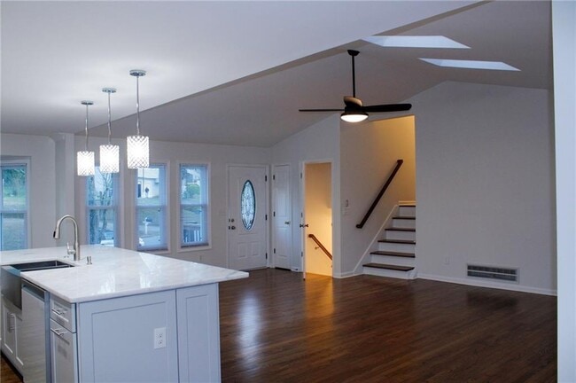 Building Photo - 1157 Mountain Springs Dr