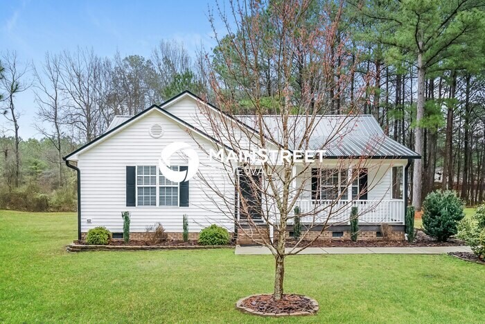 Foto principal - 3 Bedroom Pet-Friendly Home in CLAYTON, NC with Main Street Renewal