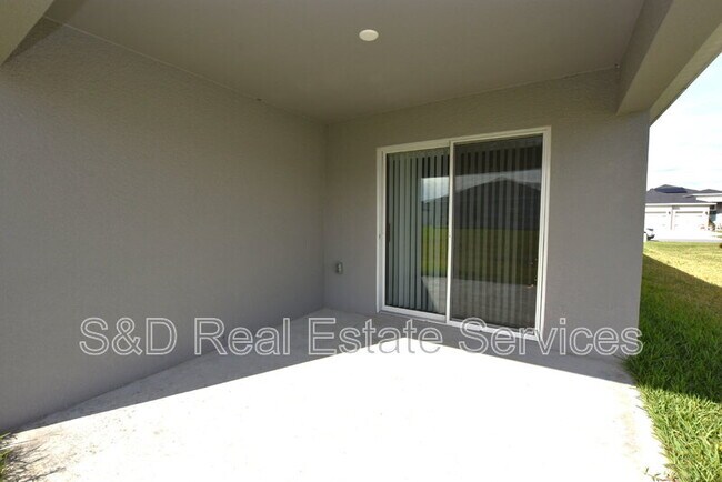 Foto del edificio - 749 Daphne Dr