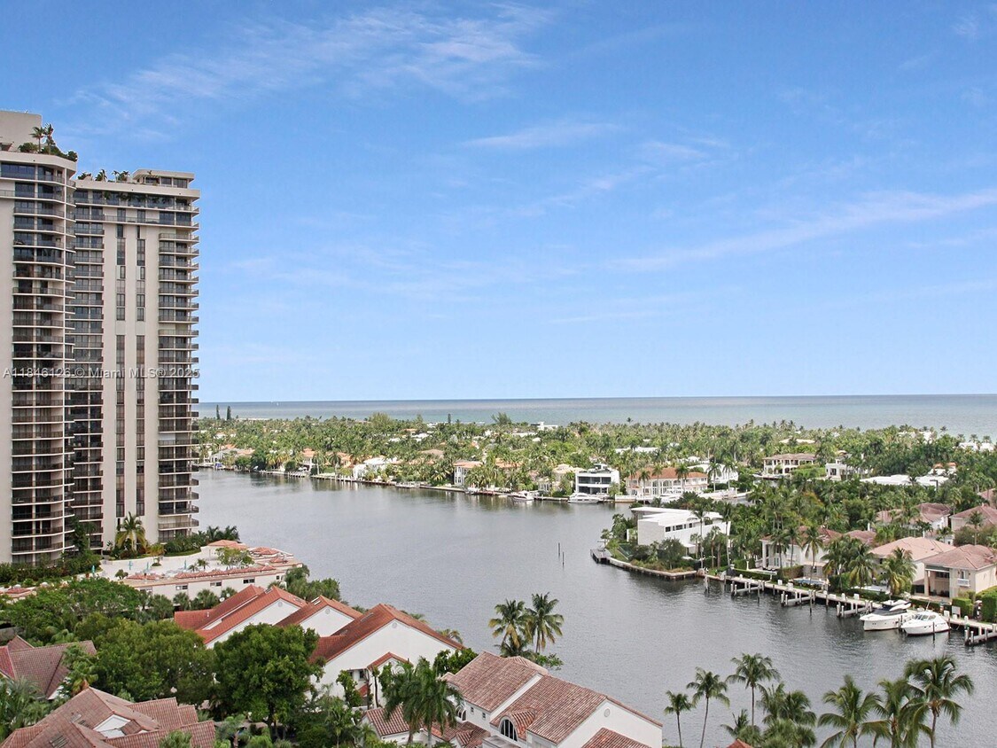 Foto principal - 19355 Turnberry Way
