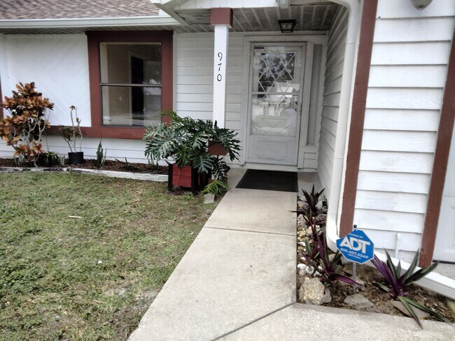 Frente - 970 Jupiter Blvd NW