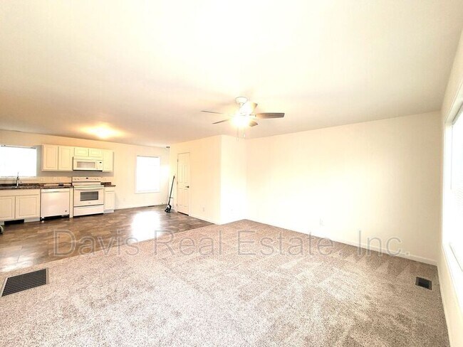 Building Photo - 970 3rd St