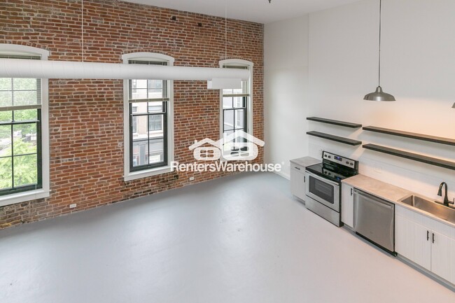 Building Photo - 412 Delaware St