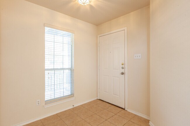 Foto del edificio - 4 bedroom Two Story Home in Plum Creek