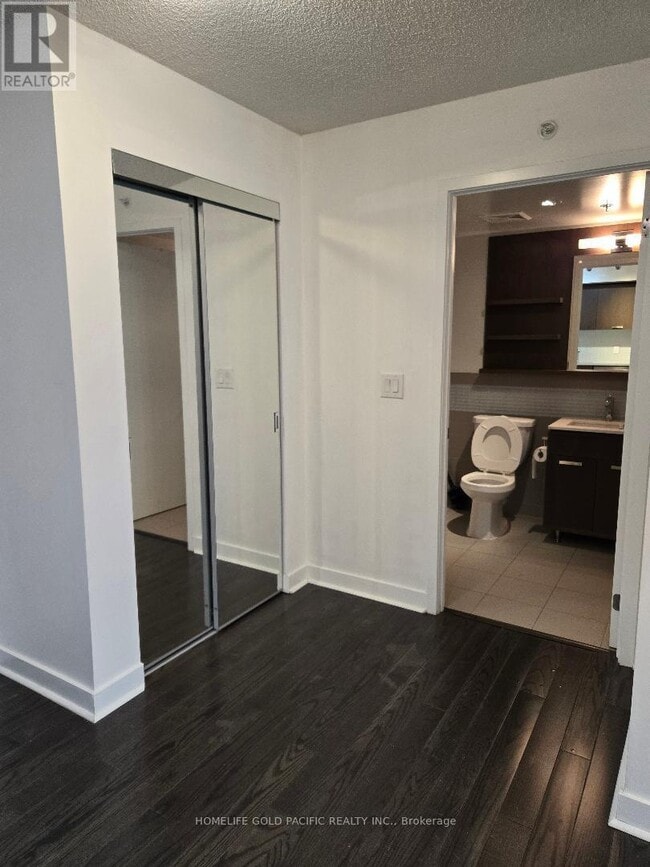 Building Photo - 295 Adelaide St W