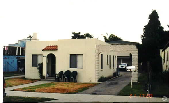 Building Photo - 209-215 S Santa Cruz St