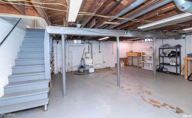 Building Photo - 2 br, 1 bath House - 406 W Albany Ave