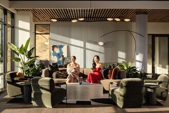 Building Photo - Alba