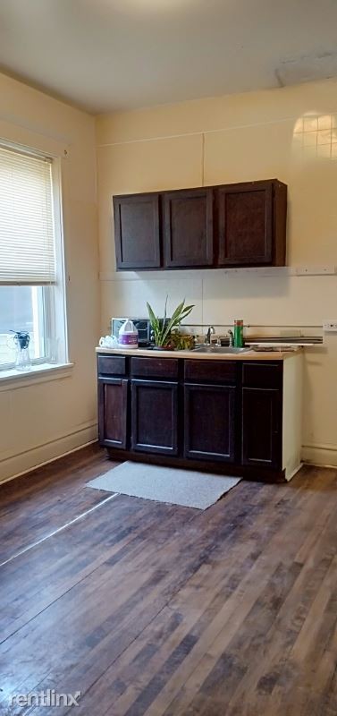 Building Photo - 3 br, 1 bath Apartment - 6144 S Laflin St