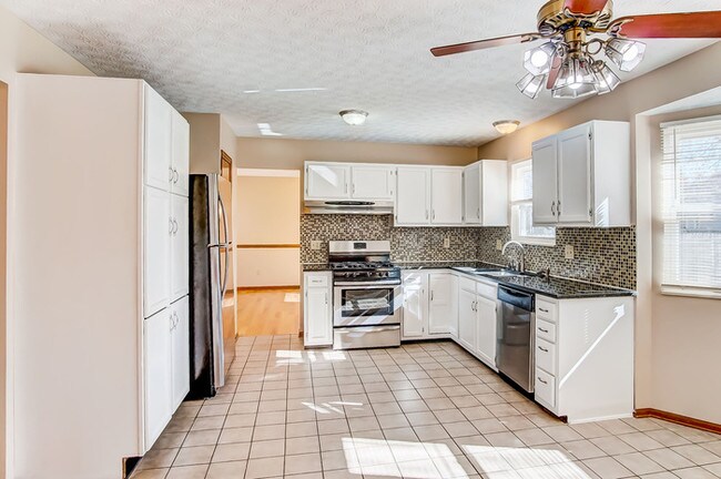 Building Photo - 7952 Hightree Dr