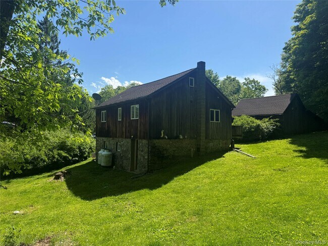 Foto del edificio - 84 Foster Rd