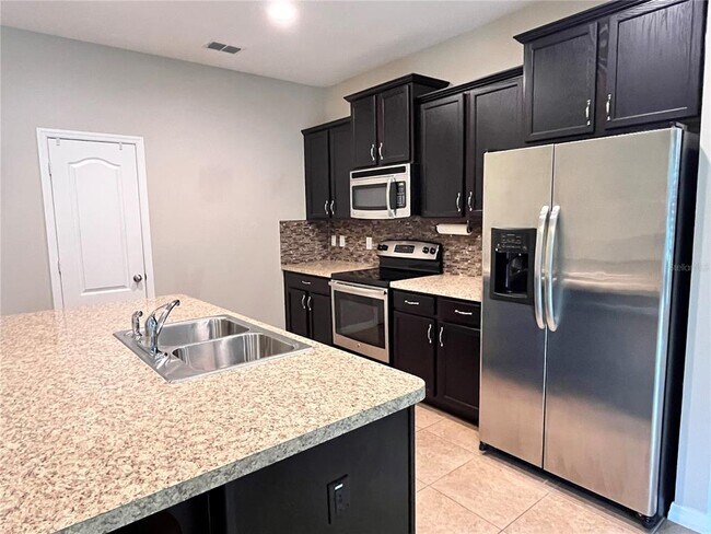 Building Photo - 1555 Peterson Pl