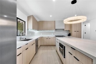Building Photo - 17072 Oak View Dr