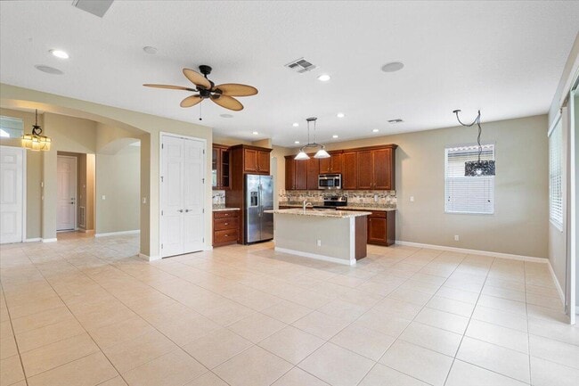 Building Photo - 12054 SW Bennington Cir