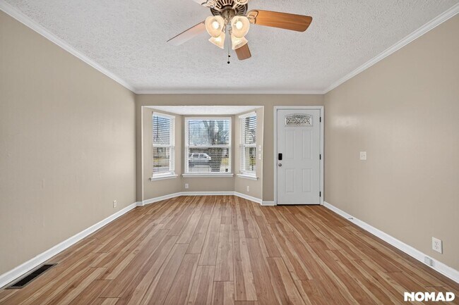 Foto del edificio - 3209 Lakeford Dr