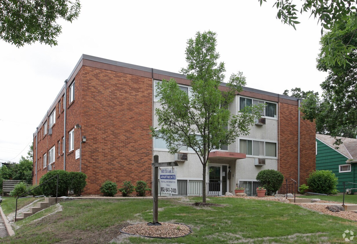 Foto principal - 6601 5th Ave S