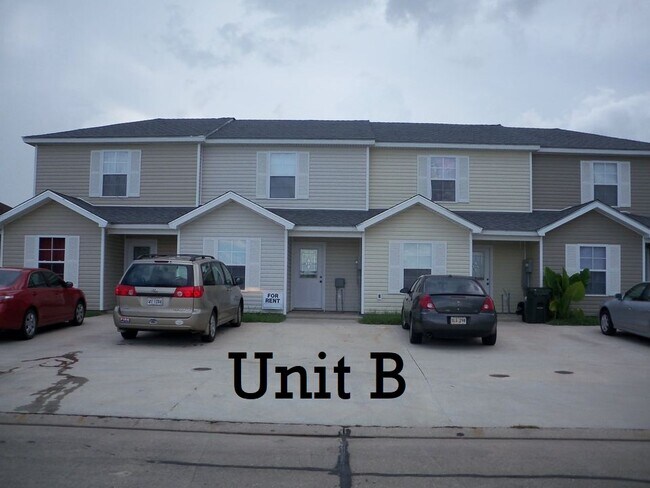 Unit B - 1534 Montagne St