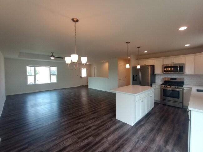 Building Photo - 1429 E Pinecrest Ln