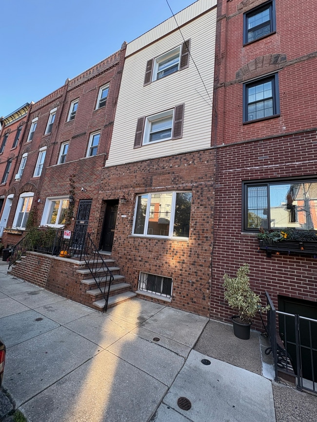 Building Photo - 1711 S 13th St