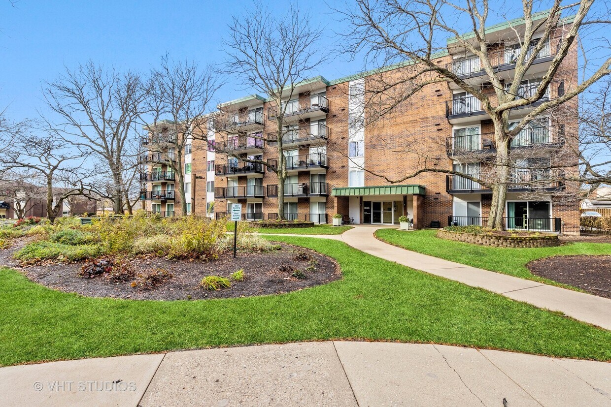 Foto principal - 5S040 Pebblewood Ln