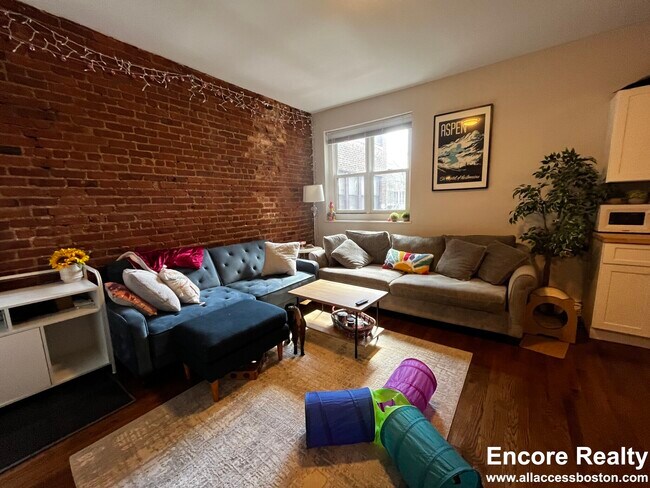 Foto del edificio - 17 Stearns Rd