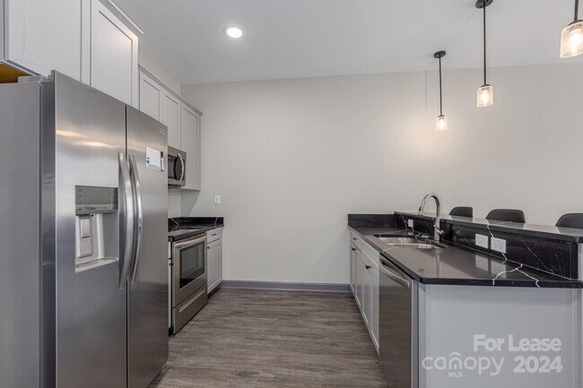 Foto del edificio - 138 S Main St