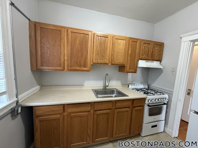 Building Photo - 38 Estes St