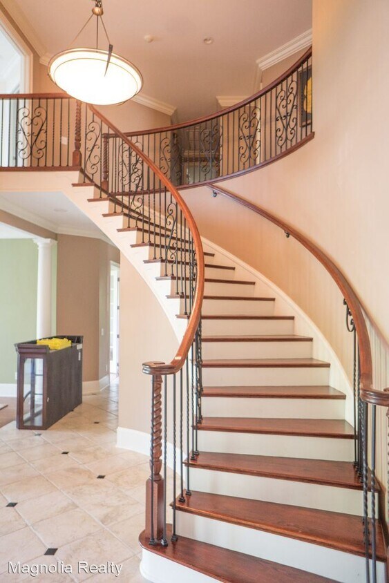 Foto principal - 5 br, 3.5 bath House - 1628 Covington Ridge