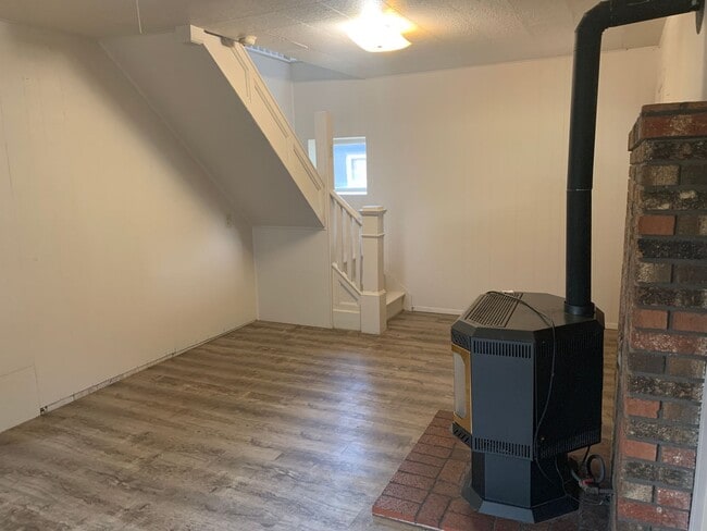 Foto del edificio - For Rent: 3 Bed / 1 Bath Home in Absarokee...