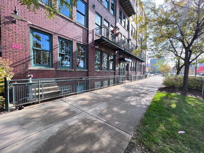 Foto del edificio - Gorgeous Loft Downtown Grand Rapids