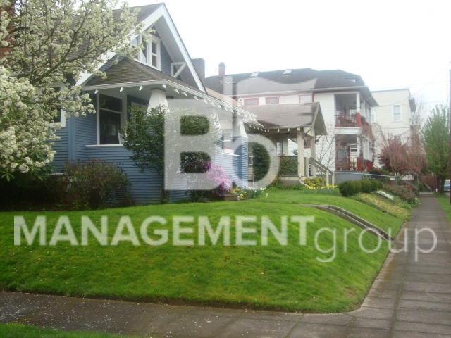 Foto del edificio - Charming Sellwood Home Offers Lots of Character & Charm!
