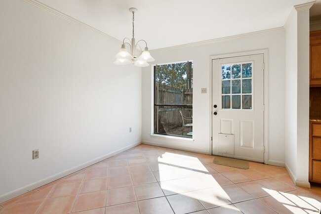 Foto del edificio - 956 Ridgepoint Court #15C